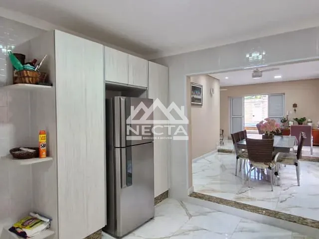 Casa com 250m² 3 quartos e 2 banheiros, à venda, no bairro Jardim Bela Vista em Caraguatatuba