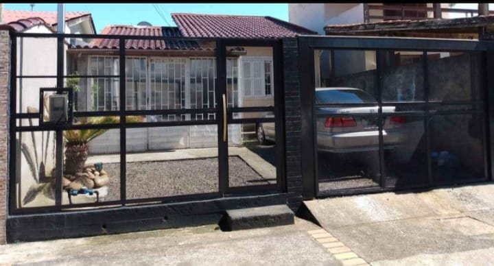 Casa com 175m² 1 quarto e 1 banheiro, à venda, no bairro Jardim Algarve em Alvorada