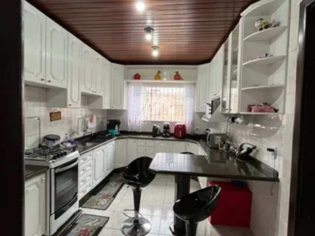 Casa com 490m² 3 quartos e 2 banheiros, à venda, no bairro Oficinas em Ponta Grossa