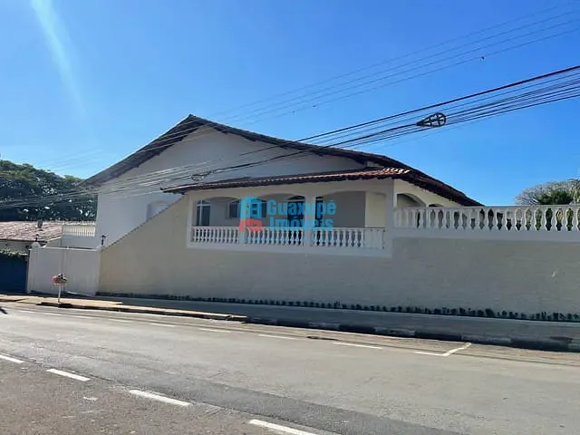 Casa para alugar, no bairro Praça da Saudade em Guaxupé