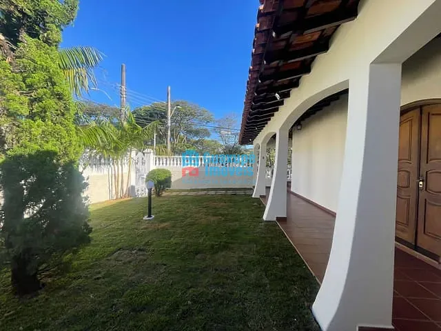 Casa para alugar, no bairro Praça da Saudade em Guaxupé