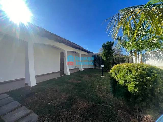 Casa para alugar, no bairro Praça da Saudade em Guaxupé