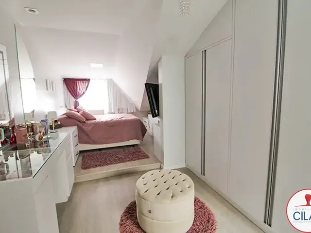 Casa com 141m² 4 quartos e 5 banheiros, à venda, no bairro Butiatuvinha em Curitiba