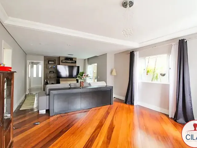Casa com 141m² 4 quartos e 5 banheiros, à venda, no bairro Butiatuvinha em Curitiba