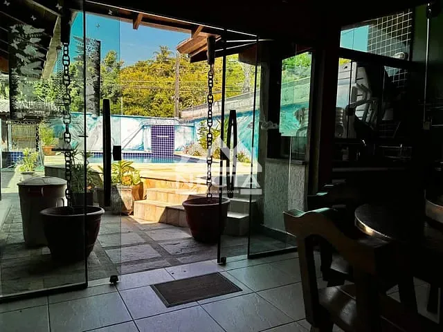 Casa com 417m² 3 quartos e 3 banheiros, à venda, no bairro Prainha em Caraguatatuba