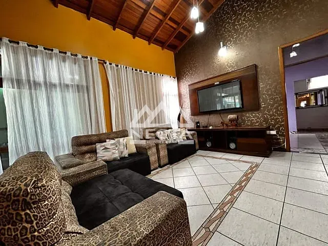 Casa com 417m² 3 quartos e 3 banheiros, à venda, no bairro Prainha em Caraguatatuba
