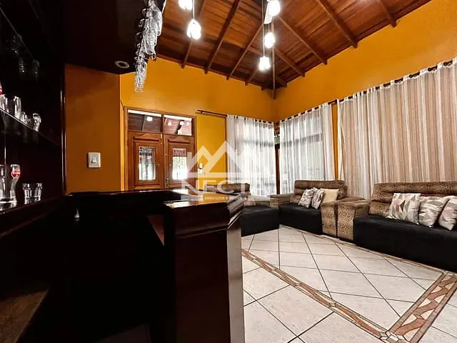 Casa com 417m² 3 quartos e 3 banheiros, à venda, no bairro Prainha em Caraguatatuba