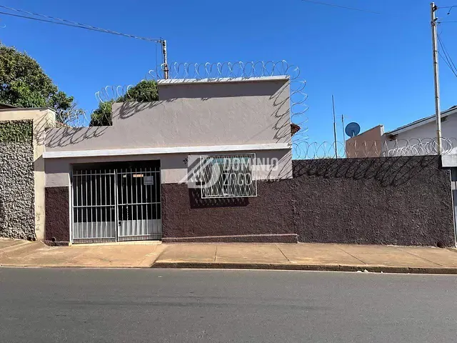 Casa com 250m² 2 quartos e 1 banheiro, à venda, no bairro Centro em Uberaba