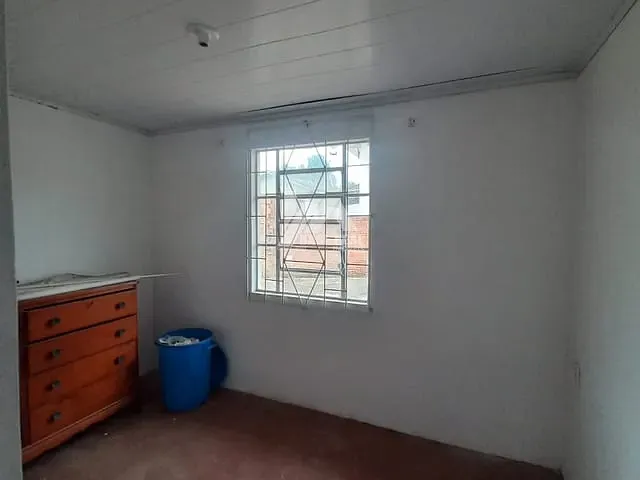 Casa com 301m² 2 quartos e 1 banheiro, à venda, no bairro Colônia Dona Luíza em Ponta Grossa