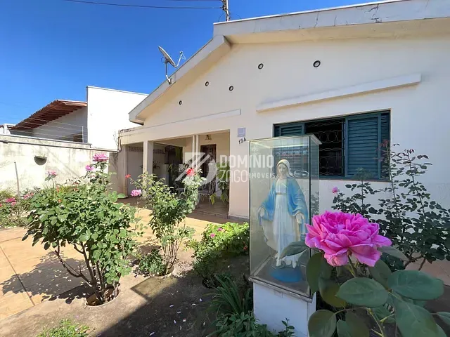 Casa 4 quartos e 3 banheiros, à venda, no bairro Parque das Américas em Uberaba