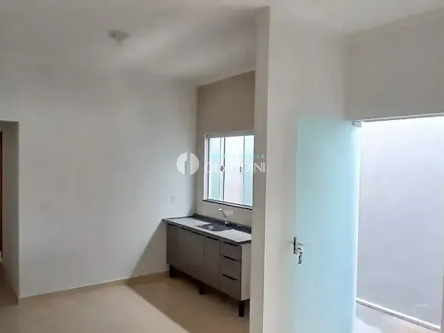 Casa 2 quartos e 1 banheiro, para alugar, no bairro Parque das Flores em Artur Nogueira