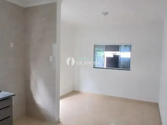 Casa 2 quartos e 1 banheiro, para alugar, no bairro Parque das Flores em Artur Nogueira