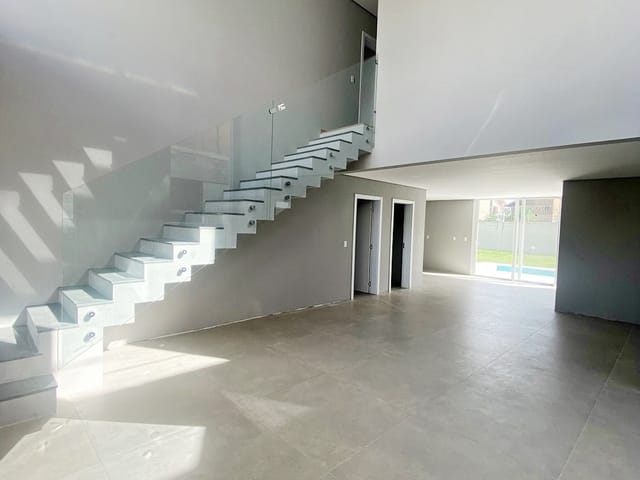 Foto do Casa - Casa à venda no Condomínio Veredas, Laranjal - Pelotas - 238m², 4 Dormitórios (3 Suítes), Lazer Completo c/ Piscinas, Quadras, Salão de Festas e Portaria 24h. | UP Imóveis