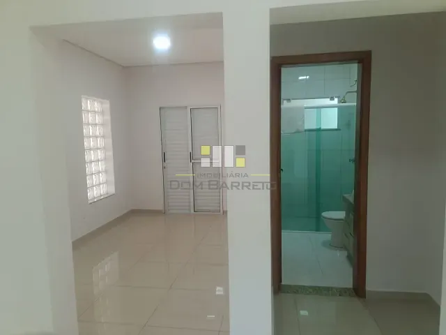 Casa com 250m² 4 quartos e 2 banheiros, para alugar, no bairro Jardim Residencial Ravagnani em Sumaré