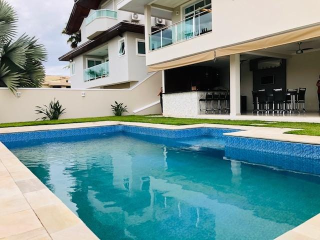Casa com 450m² 4 quartos e 6 banheiros, à venda, no bairro Condomínio Residencial Jaguary em São José dos Campos