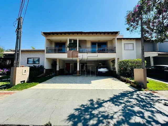 Casa com 250m² 4 quartos e 4 banheiros, à venda, no bairro Aeroporto em Londrina