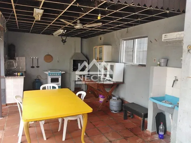 Casa com 720m² 5 quartos e 2 banheiros, à venda, no bairro Martim de Sá em Caraguatatuba