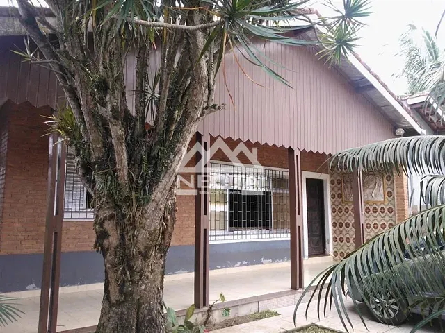 Casa com 720m² 5 quartos e 2 banheiros, à venda, no bairro Martim de Sá em Caraguatatuba
