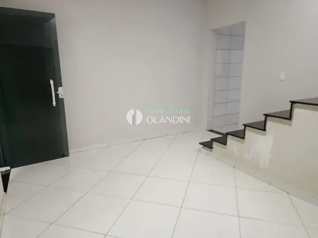 Casa com 250m² 3 quartos e 1 banheiro, para alugar, no bairro Parque das Flores em Artur Nogueira