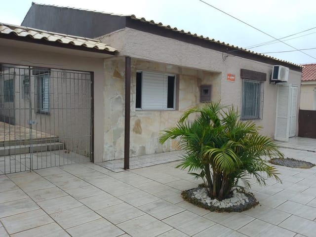 Casa com 360m² 3 quartos e 2 banheiros, à venda, no bairro Santa Terezinha em Pelotas