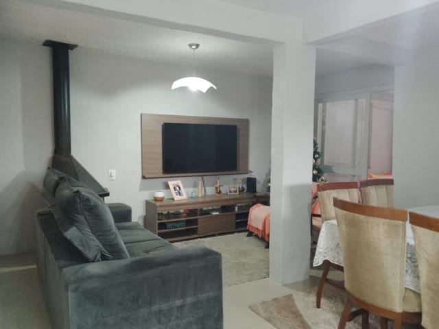 Casa com 360m² 3 quartos e 2 banheiros, à venda, no bairro Santa Terezinha em Pelotas