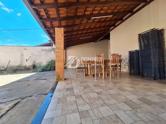 Casa 3 quartos e 2 banheiros, à venda, no bairro Tita Rezende em Uberaba
