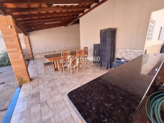 Casa 3 quartos e 2 banheiros, à venda, no bairro Tita Rezende em Uberaba