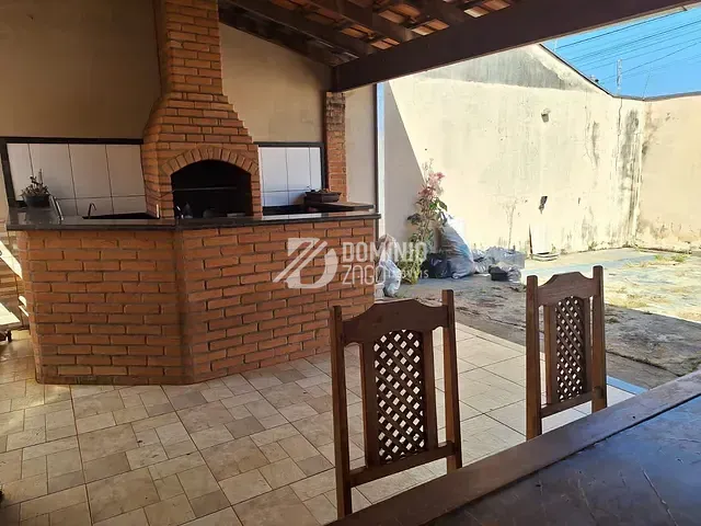 Casa 3 quartos e 2 banheiros, à venda, no bairro Tita Rezende em Uberaba