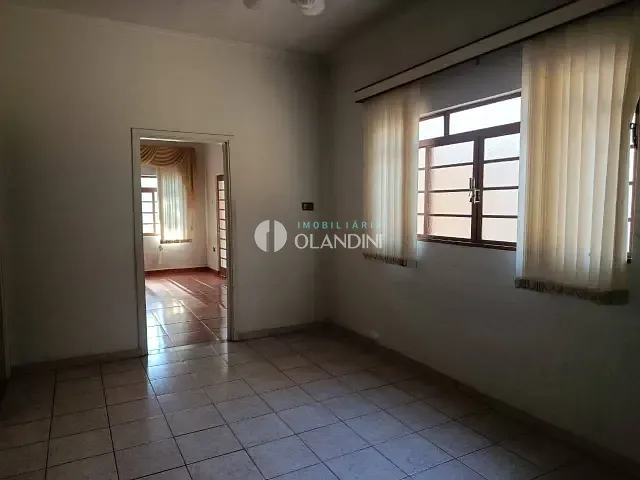 Casa para alugar, no bairro Centro em Artur Nogueira