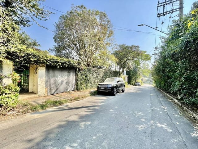 Casa com 1147m² 4 quartos e 5 banheiros, à venda ou para alugar, no bairro Vila Santo Antonio de Carapicuiba em Cotia