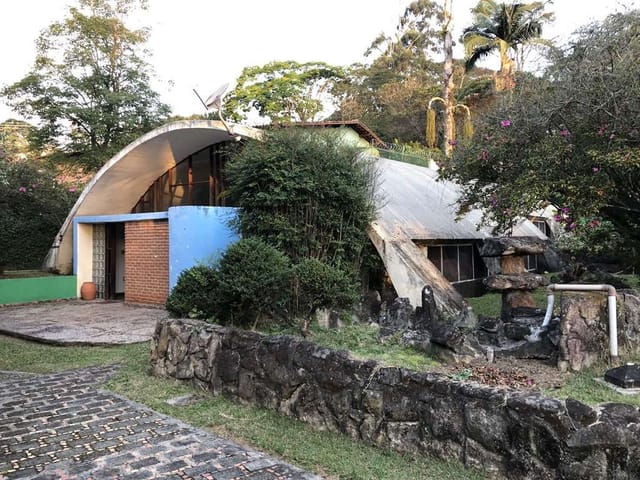 Casa com 1147m² 4 quartos e 5 banheiros, à venda ou para alugar, no bairro Vila Santo Antonio de Carapicuiba em Cotia