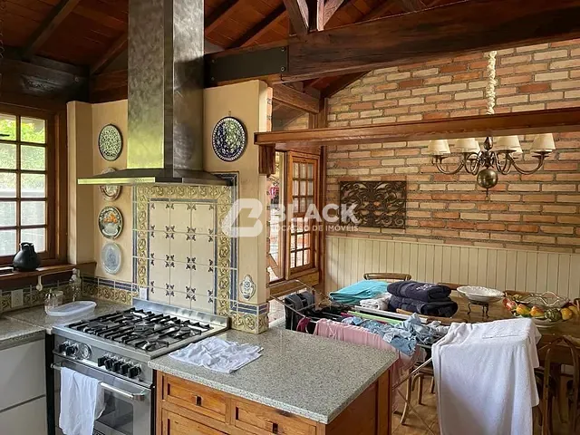 Casa com 2336m² 5 quartos e 7 banheiros, à venda ou para alugar, no bairro Condomínio Terras de São José I em Itu