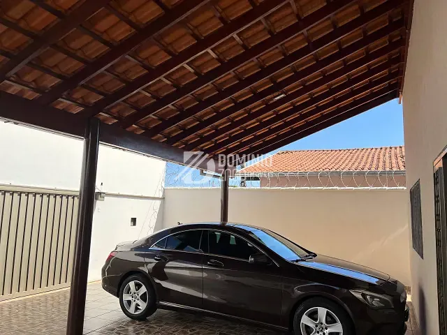 Casa 3 quartos e 4 banheiros, à venda, no bairro Jardim Uberaba em Uberaba