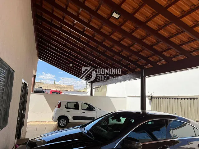 Casa 3 quartos e 4 banheiros, à venda, no bairro Jardim Uberaba em Uberaba
