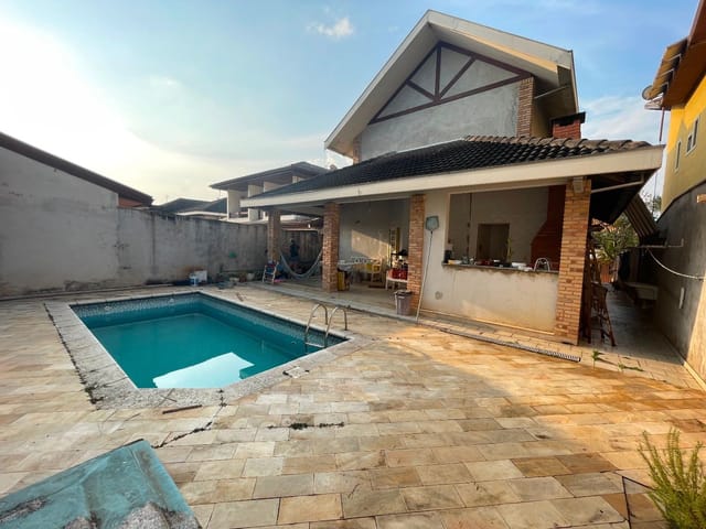 Casa com 360m² 4 quartos e 5 banheiros, à venda, no bairro Urbanova em São José dos Campos