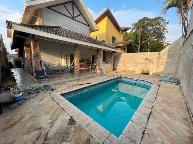 Casa com 360m² 4 quartos e 5 banheiros, à venda, no bairro Urbanova em São José dos Campos