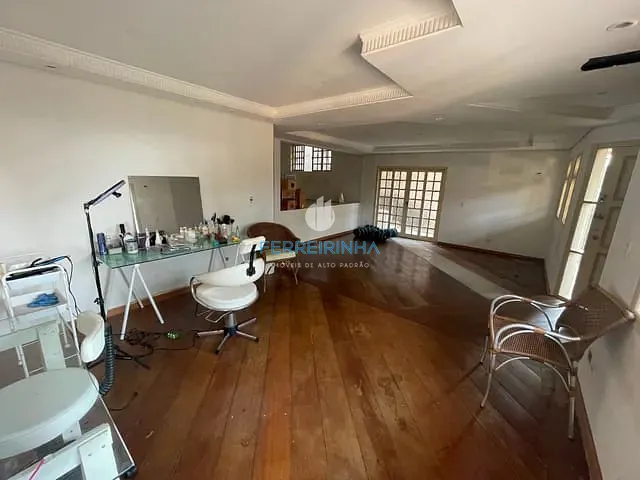Casa com 360m² 4 quartos e 5 banheiros, à venda, no bairro Urbanova em São José dos Campos