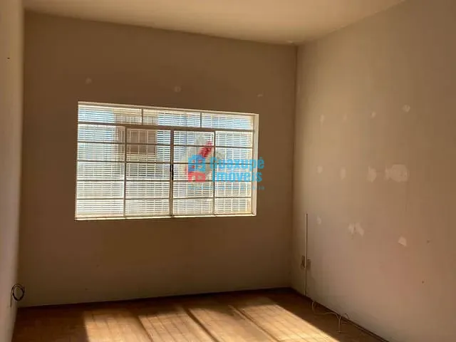 Casa à venda, no bairro Centro em Guaxupé