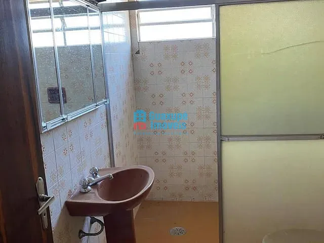 Casa à venda, no bairro Centro em Guaxupé