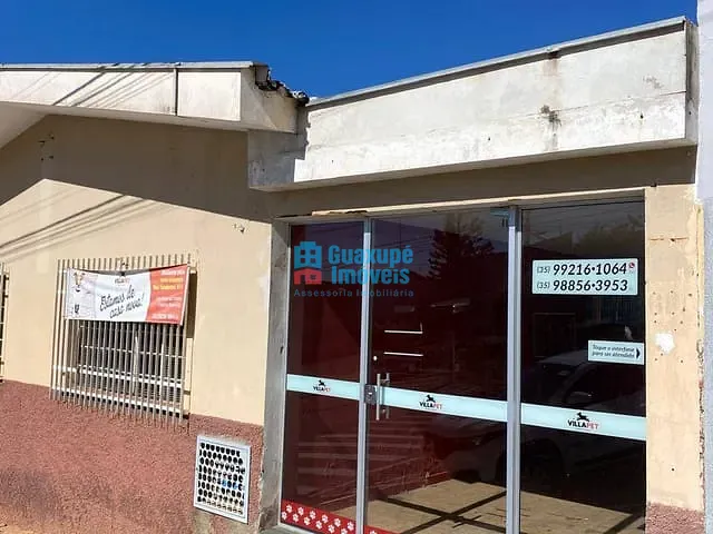 Casa à venda, no bairro Centro em Guaxupé