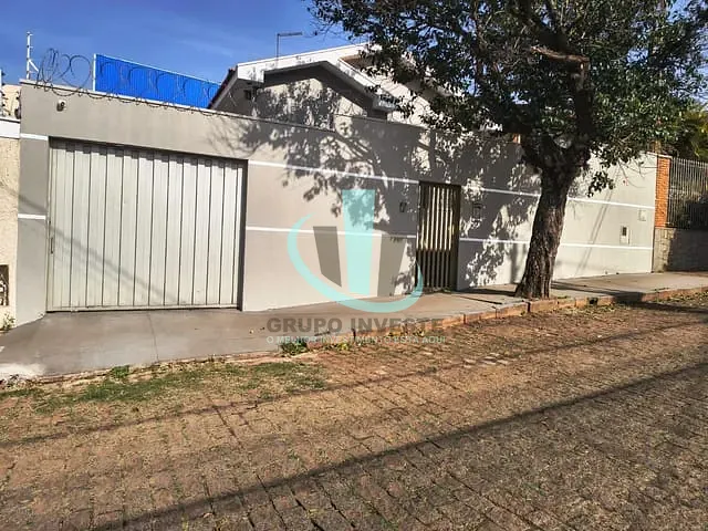 Casa com 390m² 3 quartos e 2 banheiros, à venda, no bairro CENTRO em ARARAQUARA