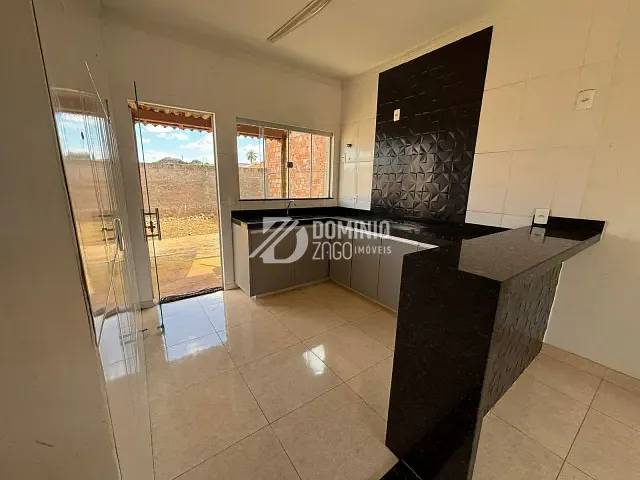 Casa 2 quartos e 1 banheiro, à venda, no bairro Oneida Mendes II em Uberaba