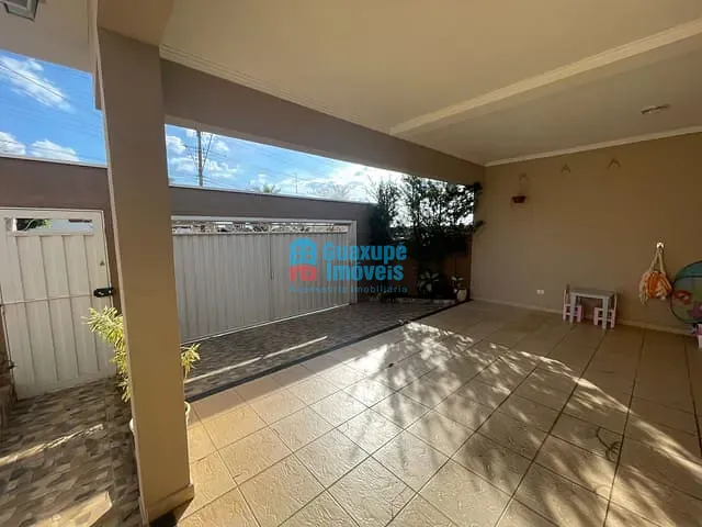 Casa com 360m² 3 quartos e 4 banheiros, à venda, no bairro Residencial Nova Floresta em Guaxupé