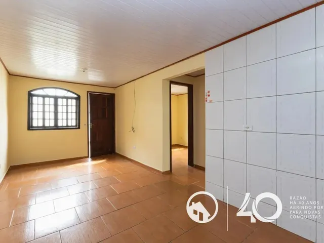 Casa 2 quartos e 1 banheiro, para alugar, no bairro Barreirinha em Curitiba