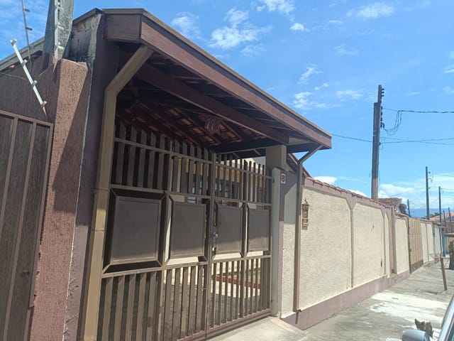 Casa 5 quartos e 2 banheiros, à venda, no bairro Alto do Cardoso em Pindamonhangaba