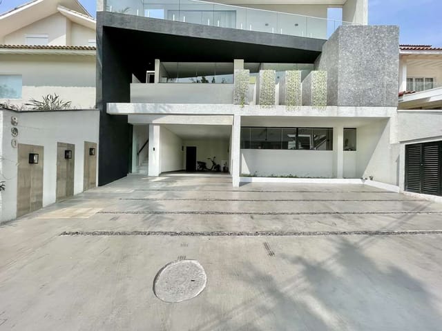 Casa com 529m² 6 quartos e 8 banheiros, à venda, no bairro São Paulo II em Cotia