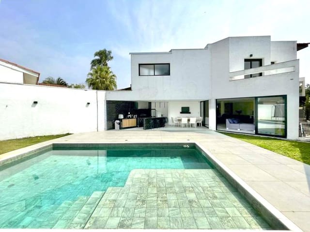Casa com 529m² 6 quartos e 8 banheiros, à venda, no bairro São Paulo II em Cotia