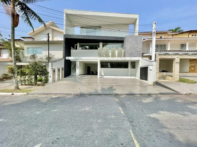 Casa com 529m² 6 quartos e 8 banheiros, à venda, no bairro São Paulo II em Cotia