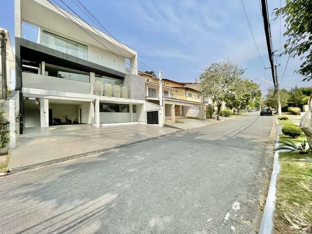 Casa com 529m² 6 quartos e 8 banheiros, à venda, no bairro São Paulo II em Cotia