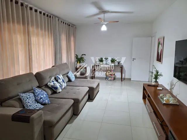 Casa 3 quartos e 3 banheiros, à venda, no bairro Mercês em Uberaba